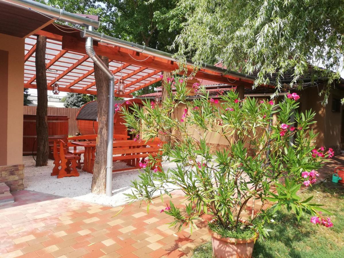 Tessedik Vendeghaz Apartament *