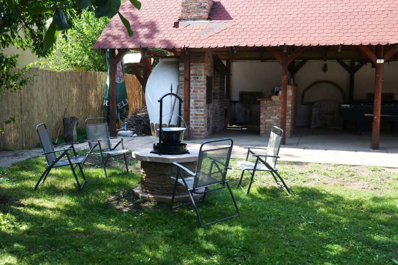 Tessedik Vendeghaz Apartament *
